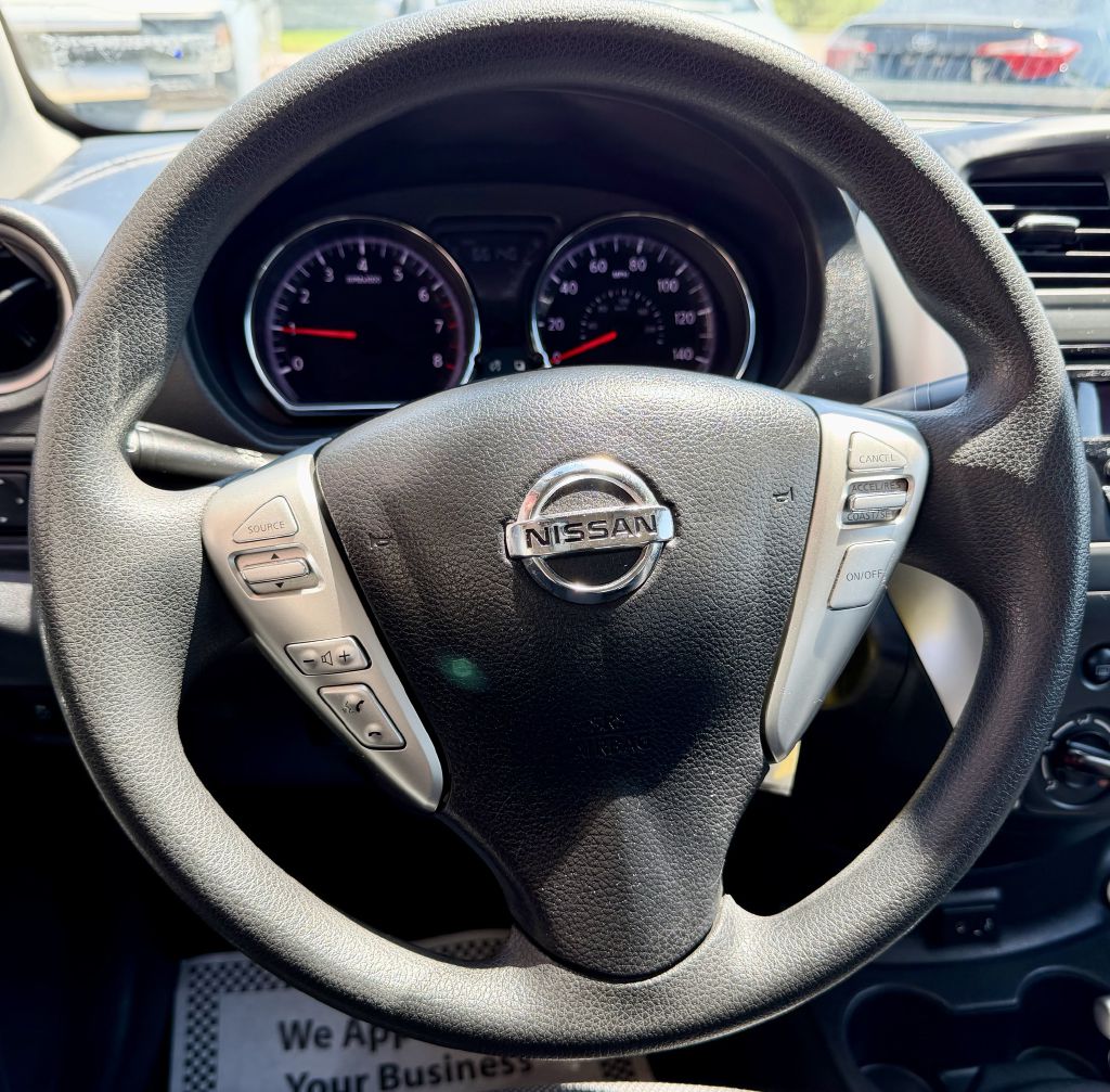 Photo 19 of this NISSAN VERSA