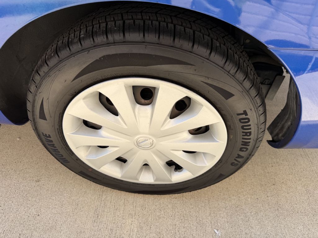 Photo 37 of this NISSAN VERSA