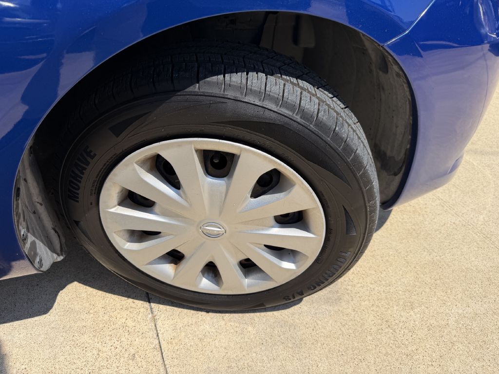 Photo 35 of this NISSAN VERSA