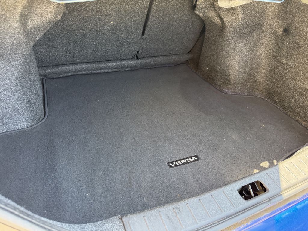 Photo 33 of this NISSAN VERSA
