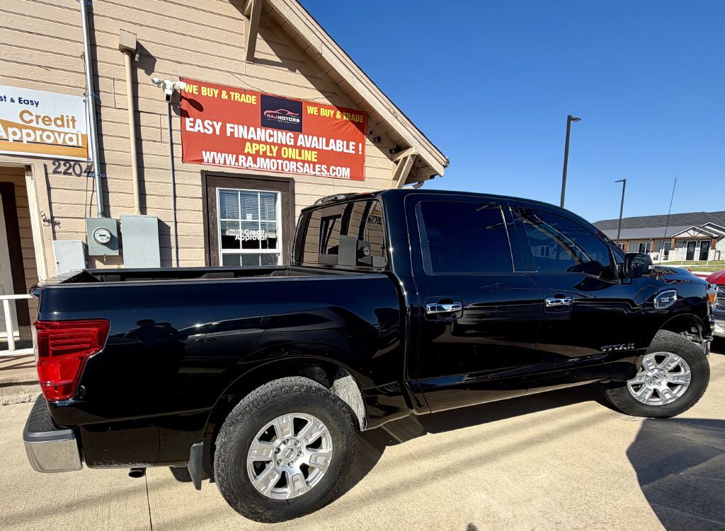Photo 11 of this NISSAN TITAN