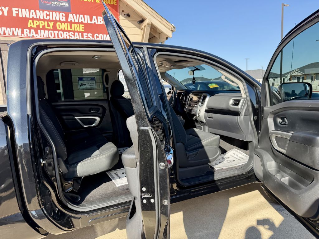Photo 12 of this NISSAN TITAN