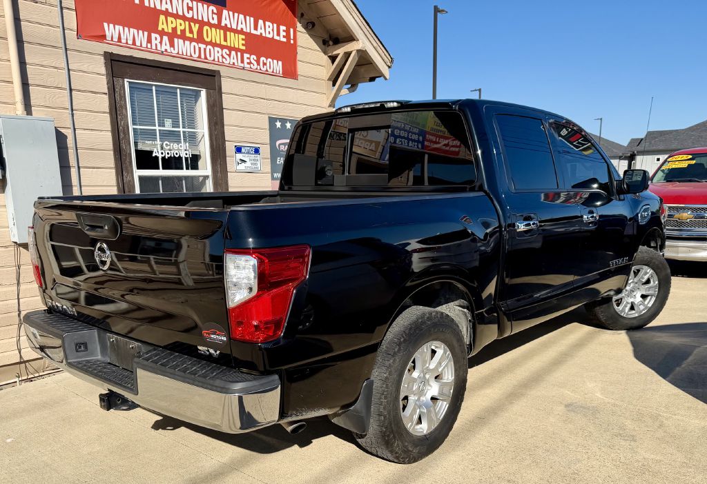 Photo 13 of this NISSAN TITAN