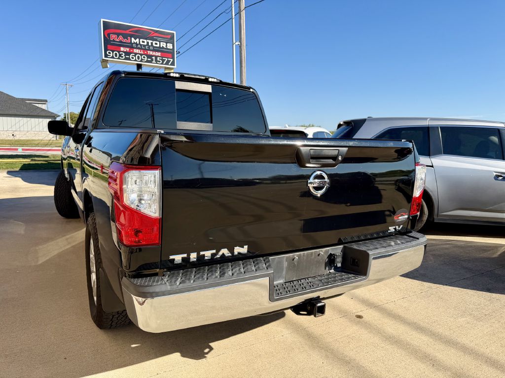 Photo 17 of this NISSAN TITAN