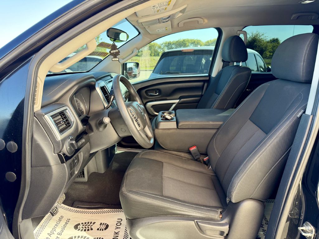 Photo 19 of this NISSAN TITAN