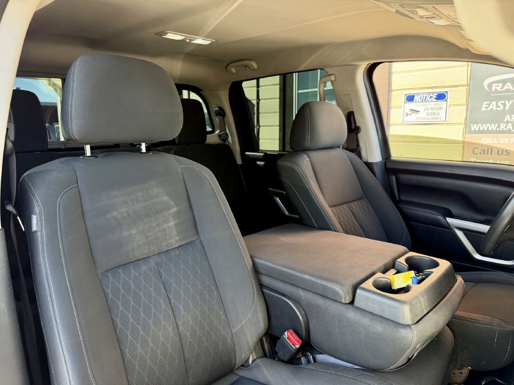 Photo 28 of this NISSAN TITAN