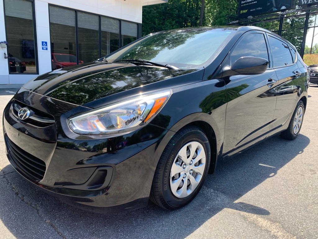 Black 2017 Hyundai Accent SE 4-Door Hatchback FWD Hatchback Front-Wheel Drive Automatic