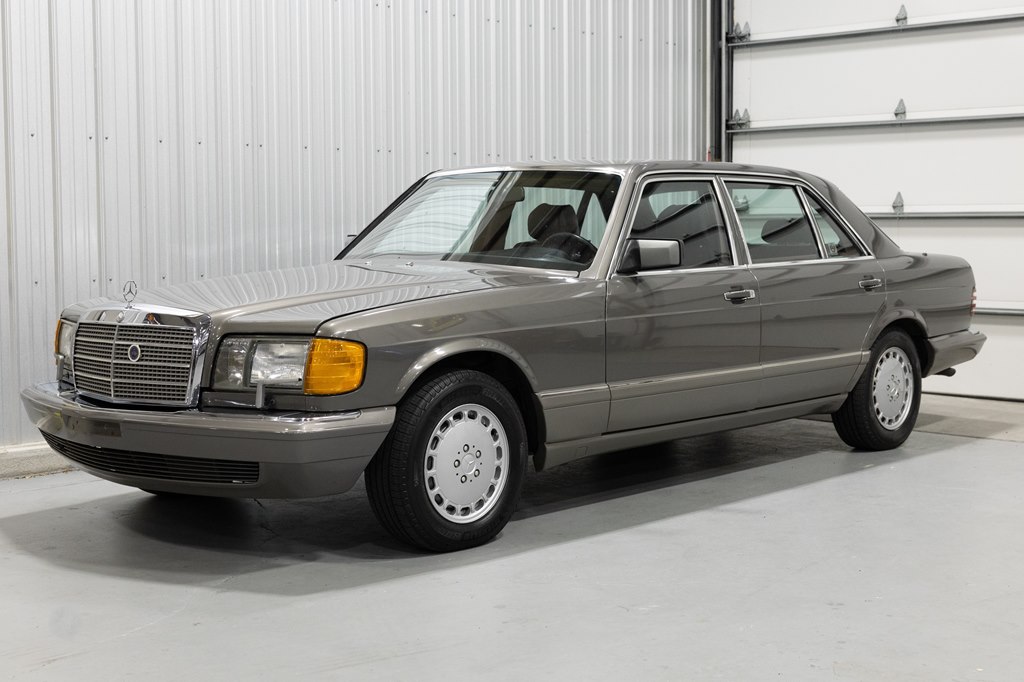 1988 Mercedes-Benz 560's photo