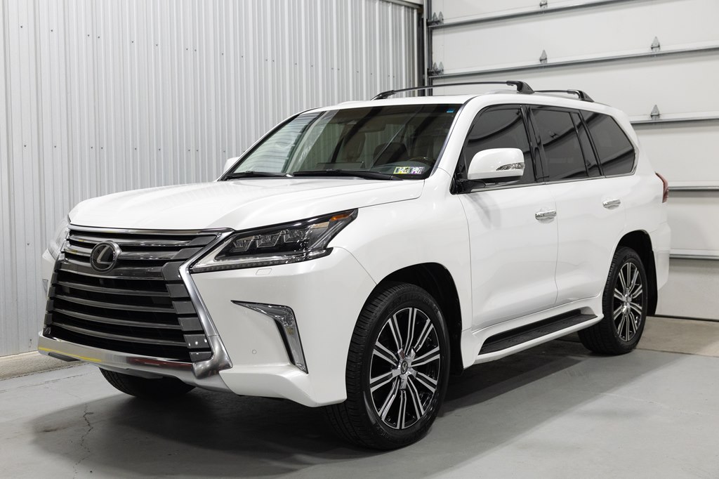 2021 Lexus LX 570's photo