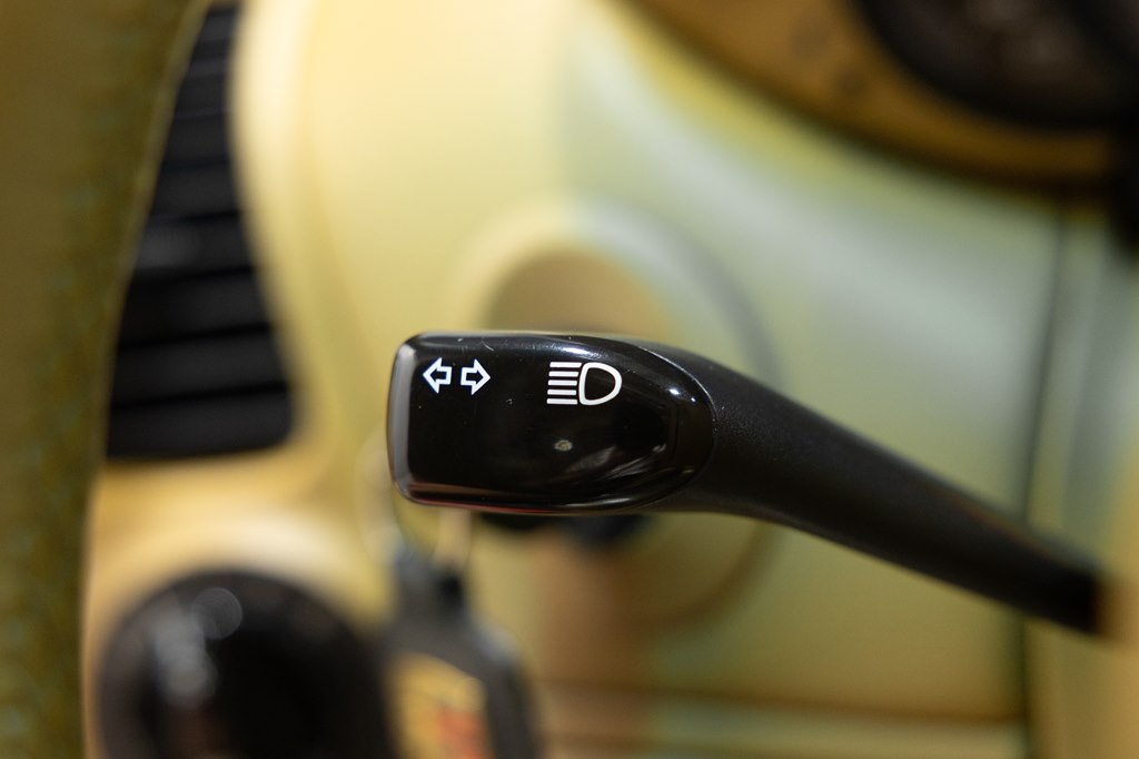 Photo 38 of this PORSCHE 911