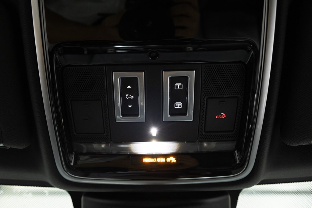 Photo 60 of this LAND ROVER RANGE ROVER