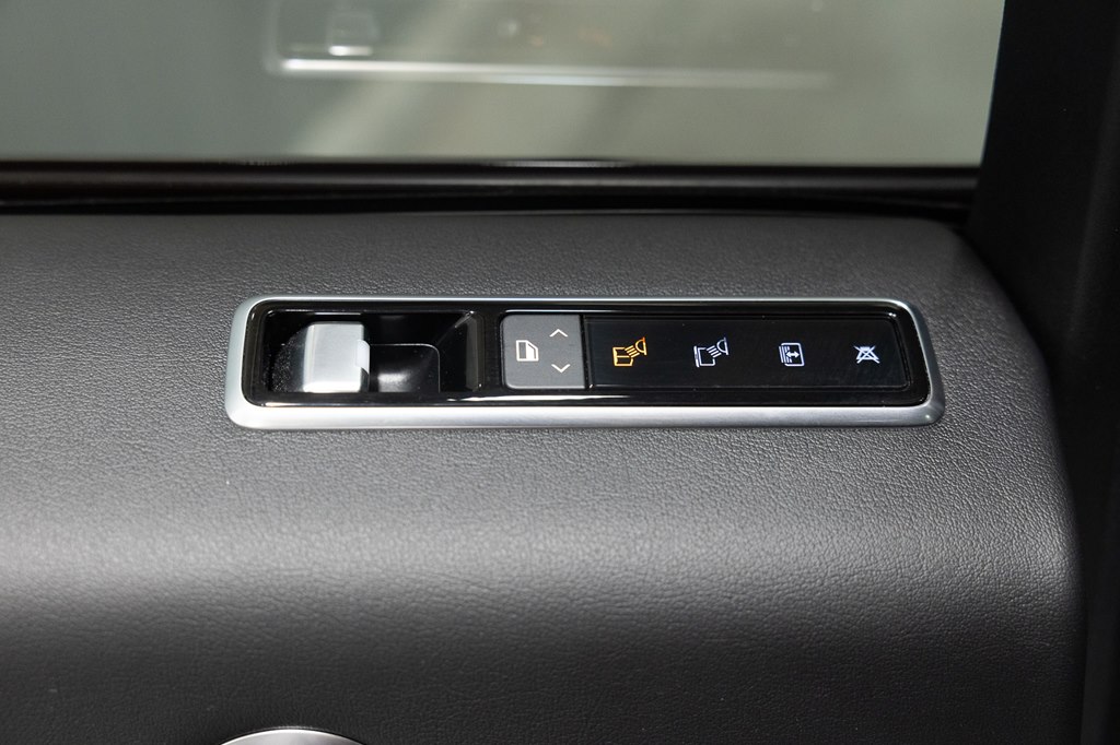 Photo 30 of this LAND ROVER RANGE ROVER