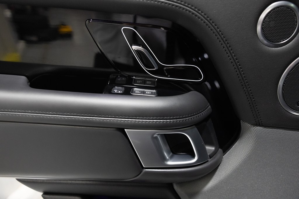 Photo 31 of this LAND ROVER RANGE ROVER