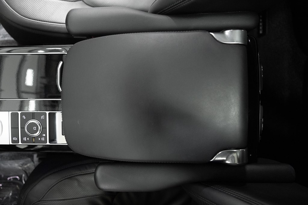 Photo 58 of this LAND ROVER RANGE ROVER