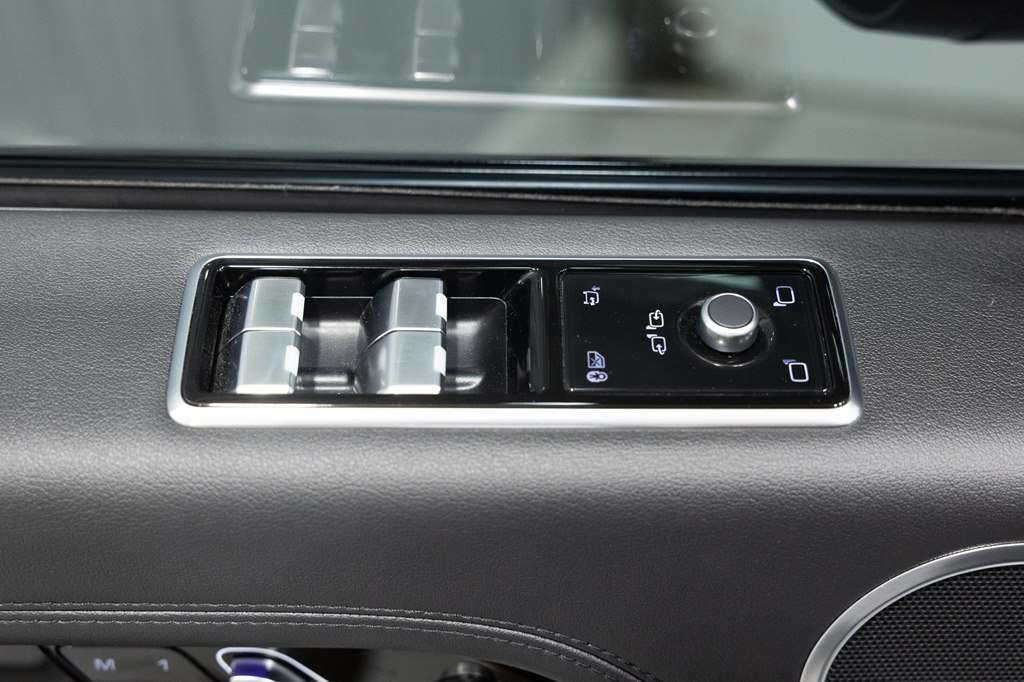 Photo 24 of this LAND ROVER RANGE ROVER