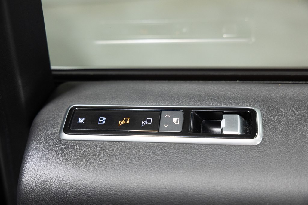 Photo 33 of this LAND ROVER RANGE ROVER