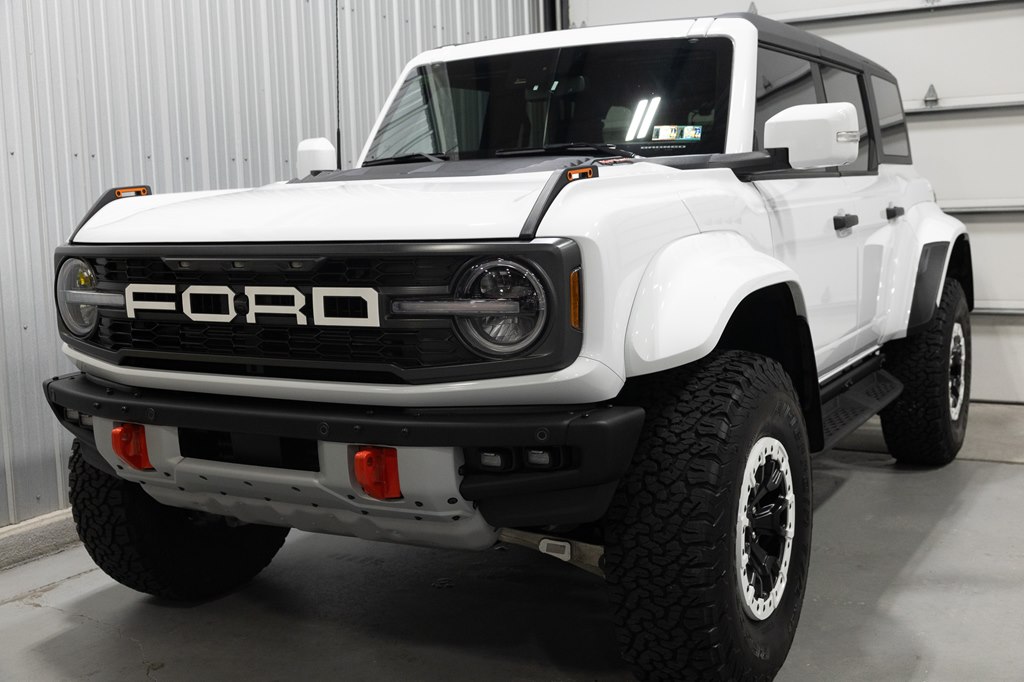 Photo 2 of this FORD BRONCO