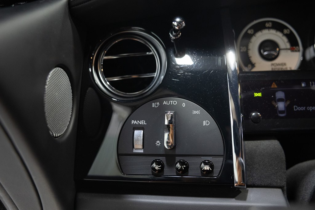 Photo 32 of this ROLLS-ROYCE WRAITH