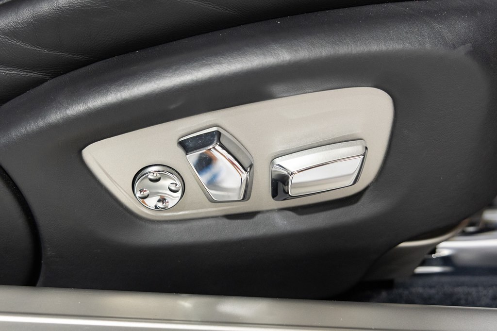 Photo 12 of this ROLLS-ROYCE WRAITH