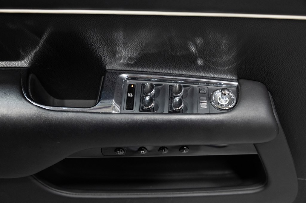 Photo 25 of this ROLLS-ROYCE WRAITH