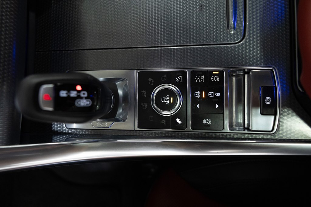 Photo 40 of this LAND ROVER RANGE ROVER SPO