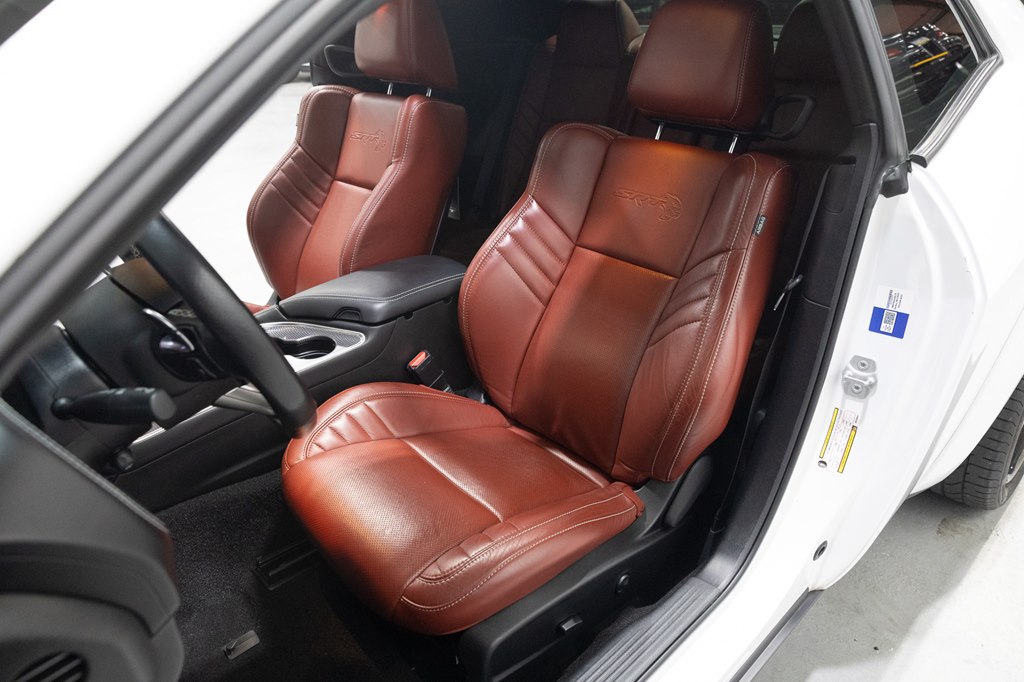 Photo 5 of this DODGE CHALLENGER