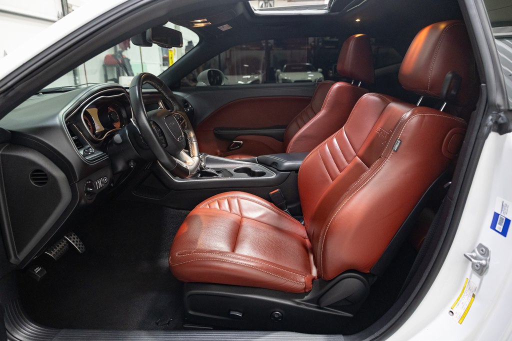 Photo 3 of this DODGE CHALLENGER