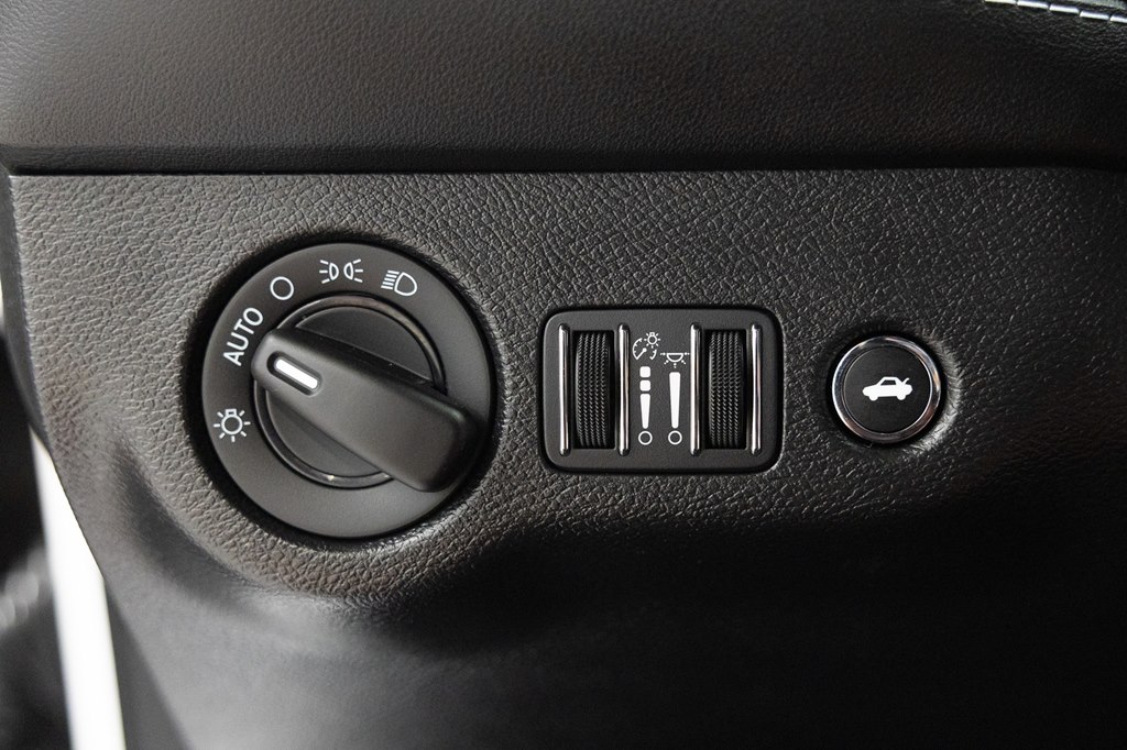 Photo 32 of this DODGE CHALLENGER