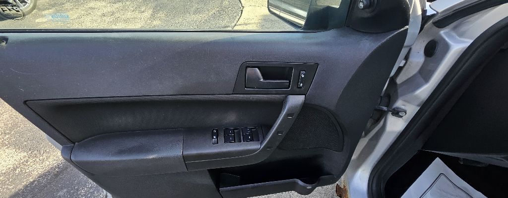Photo 21 of this FORD FOCUS