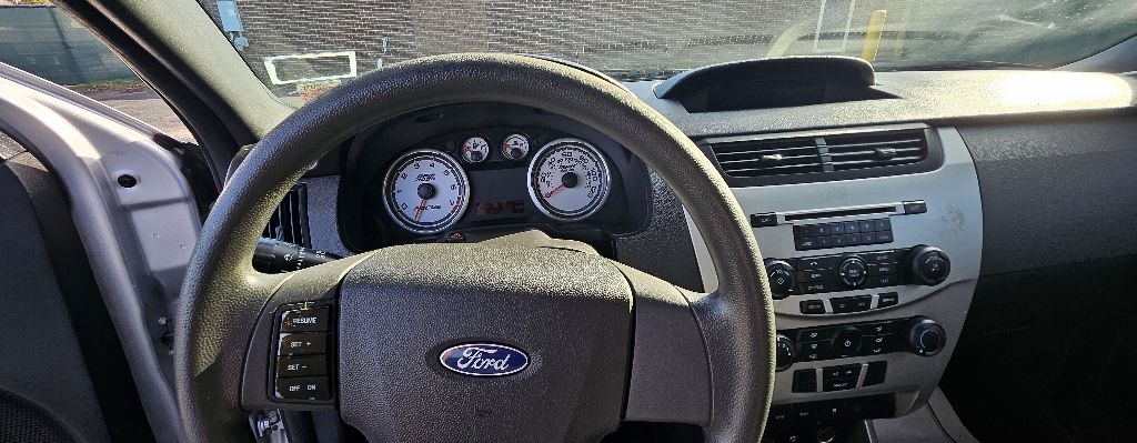 Photo 16 of this FORD FOCUS