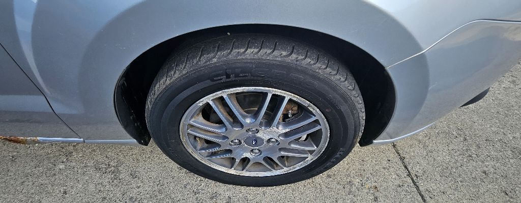 Photo 25 of this FORD FOCUS