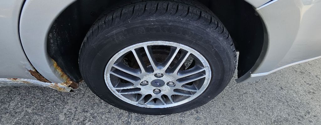 Photo 22 of this FORD FOCUS