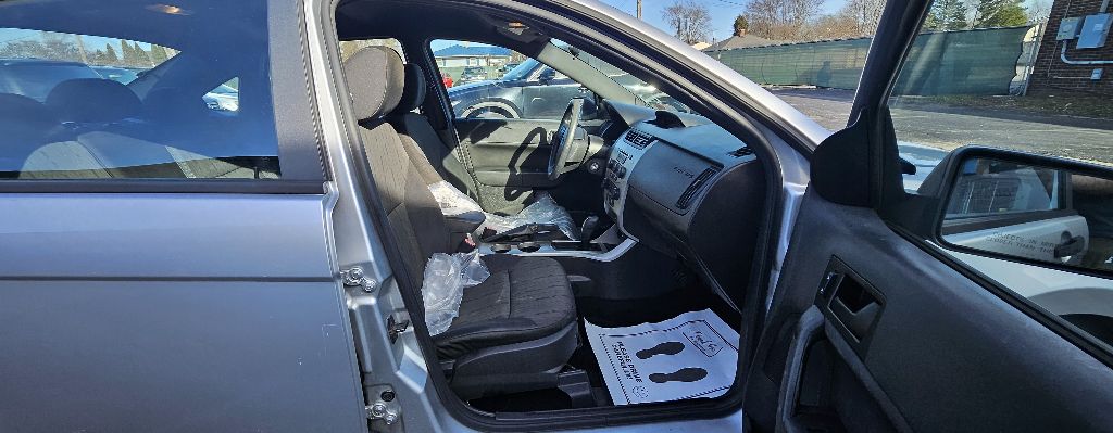 Photo 15 of this FORD FOCUS