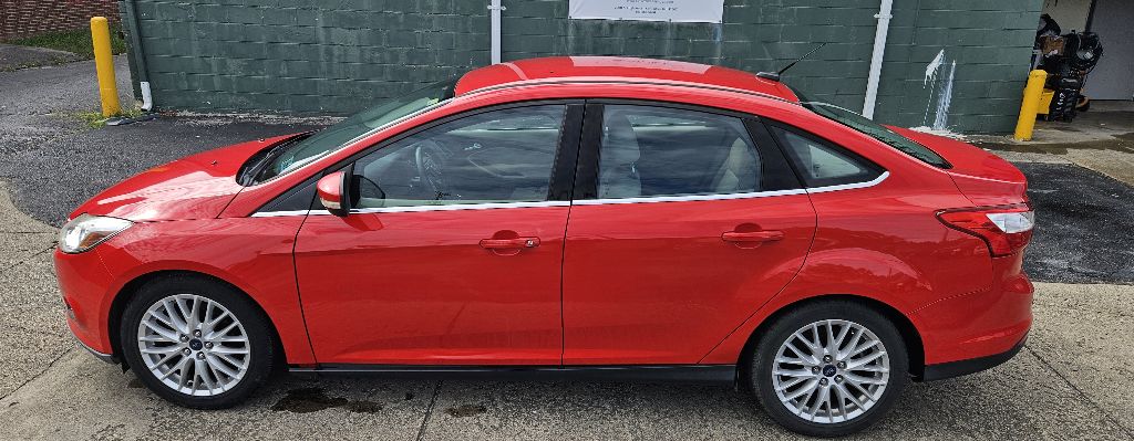 Photo 8 of this FORD FOCUS