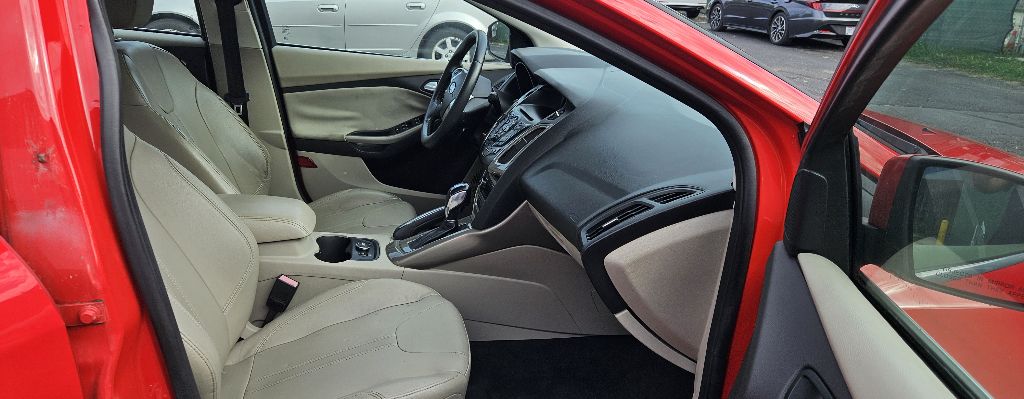 Photo 13 of this FORD FOCUS