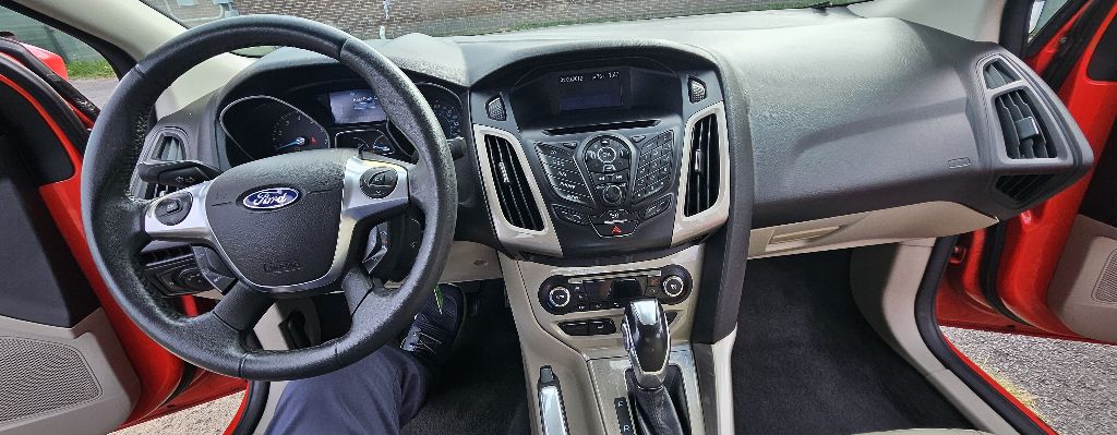 Photo 18 of this FORD FOCUS