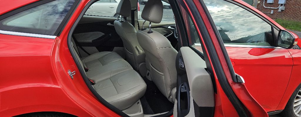 Photo 12 of this FORD FOCUS