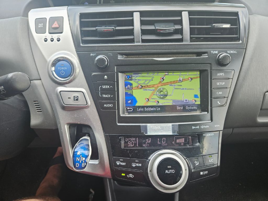 Photo 9 of this TOYOTA PRIUS V