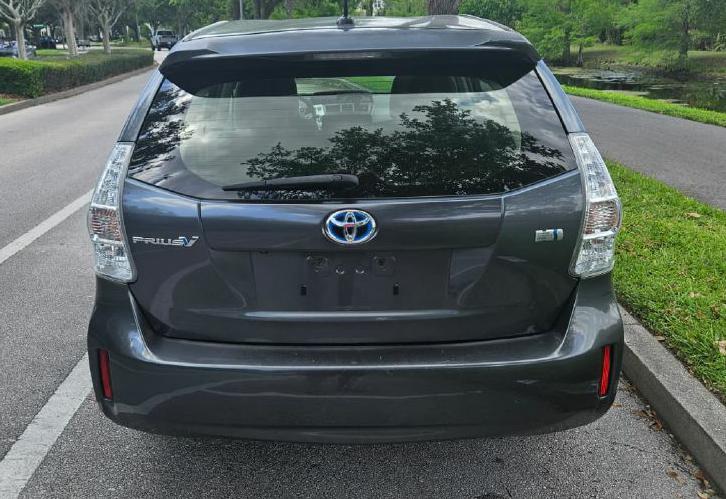 Photo 4 of this TOYOTA PRIUS V