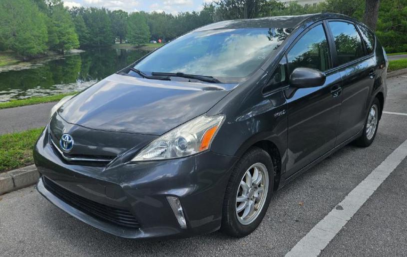 Photo 6 of this TOYOTA PRIUS V
