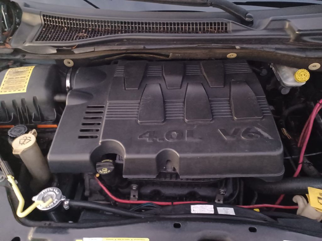 Photo 4 of this CHRYSLER TOWN & COUNTRY