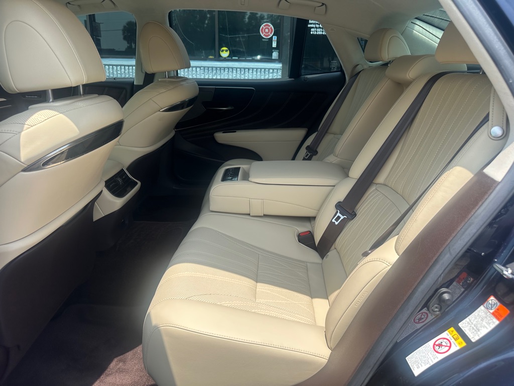 Photo 11 of this LEXUS LS