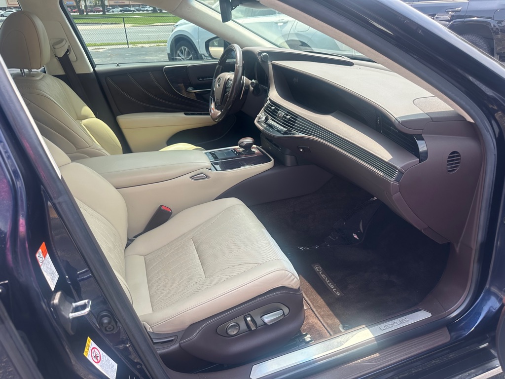 Photo 10 of this LEXUS LS