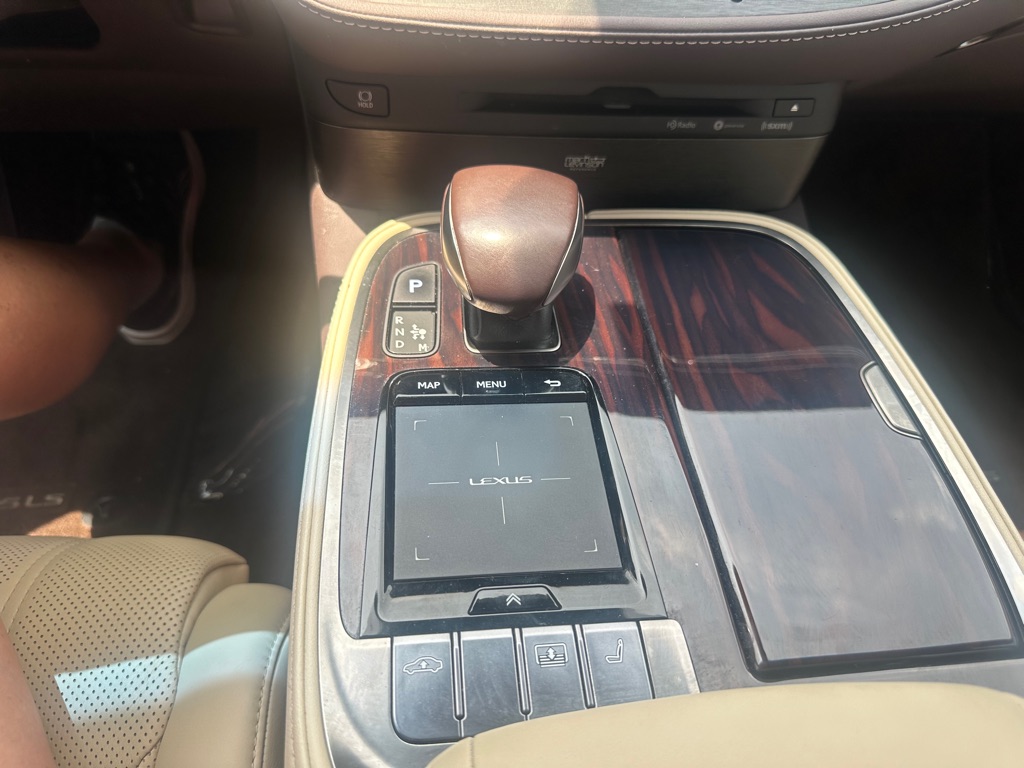 Photo 16 of this LEXUS LS