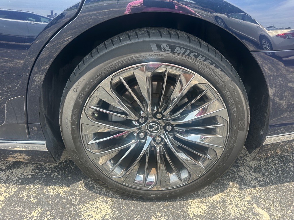 Photo 22 of this LEXUS LS