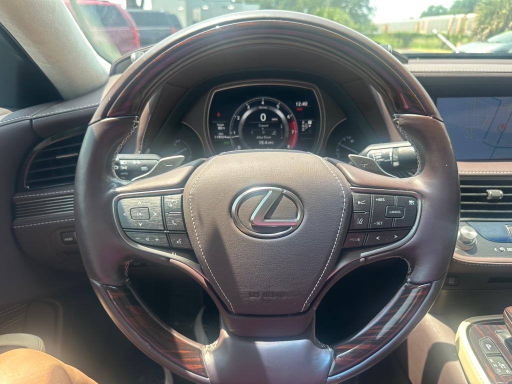 Photo 20 of this LEXUS LS