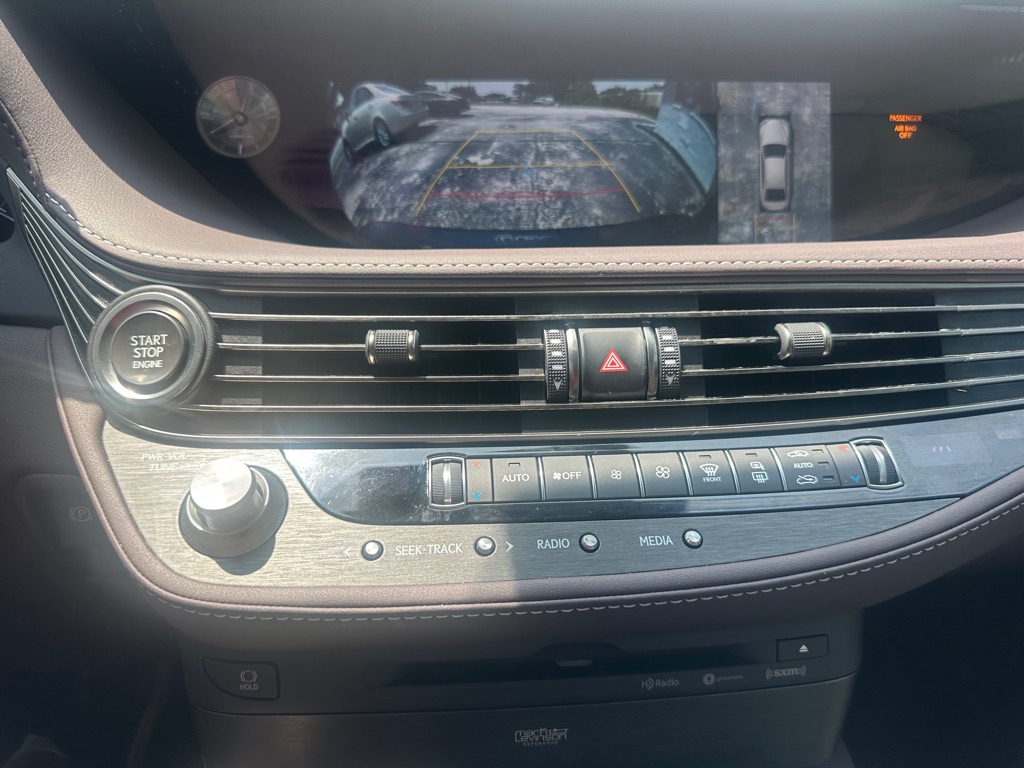 Photo 18 of this LEXUS LS