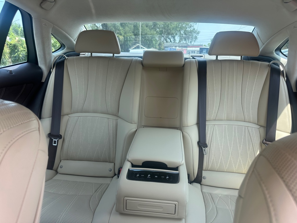 Photo 12 of this LEXUS LS