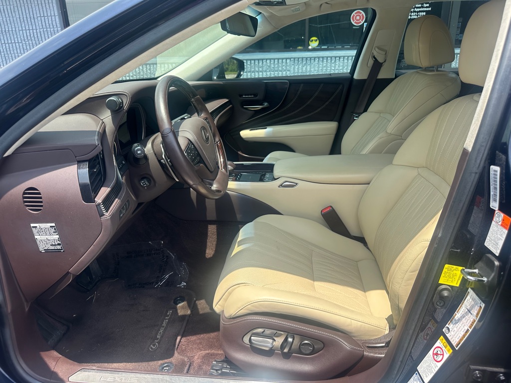 Photo 13 of this LEXUS LS
