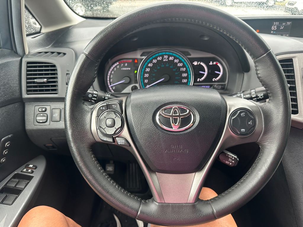 Photo 17 of this TOYOTA VENZA